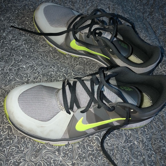 Nike Free Runs - Picture 2 of 4